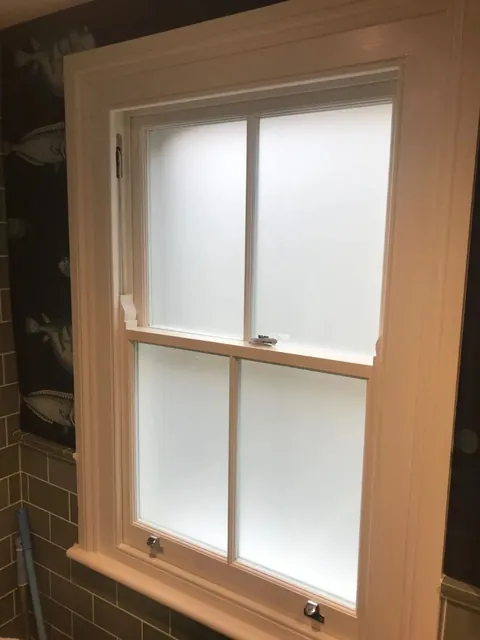 Made-to-measure privacy sash